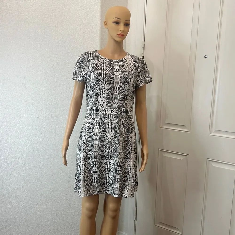 City Vibe Dress Junior Size 11 Crew Neck Short Sleeve Black White Mini Lined